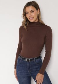 Born2be - Brązowa Bawełniana Bluzka Ozdobiona Guzikami Tusreena. Okazja: na co dzień. Kolor: brązowy. Materiał: bawełna. Wzór: aplikacja. Styl: klasyczny, casual, elegancki #2