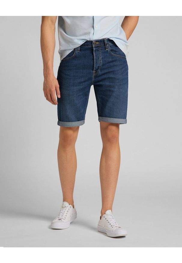 Lee - KRÓTKIE SPODENKI JEANSOWE LEE 5 Pocket Short HAWAII DARK L73EMGQA. Materiał: jeans. Długość: krótkie