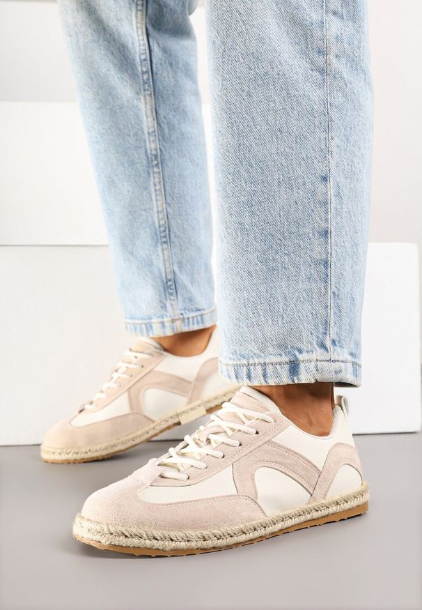 Renee - Beżowe Sneakersy Kultowe Tenisówki z Podeszwą Zdobioną Plecionką Zarorella. Okazja: na co dzień. Kolor: beżowy. Materiał: jeans. Wzór: aplikacja