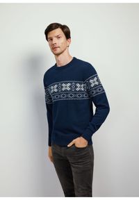 Ochnik - Granatowy sweter męski ze wzorem. Kolor: niebieski. Materiał: bawełna. Sezon: zima, jesień. Styl: elegancki, klasyczny