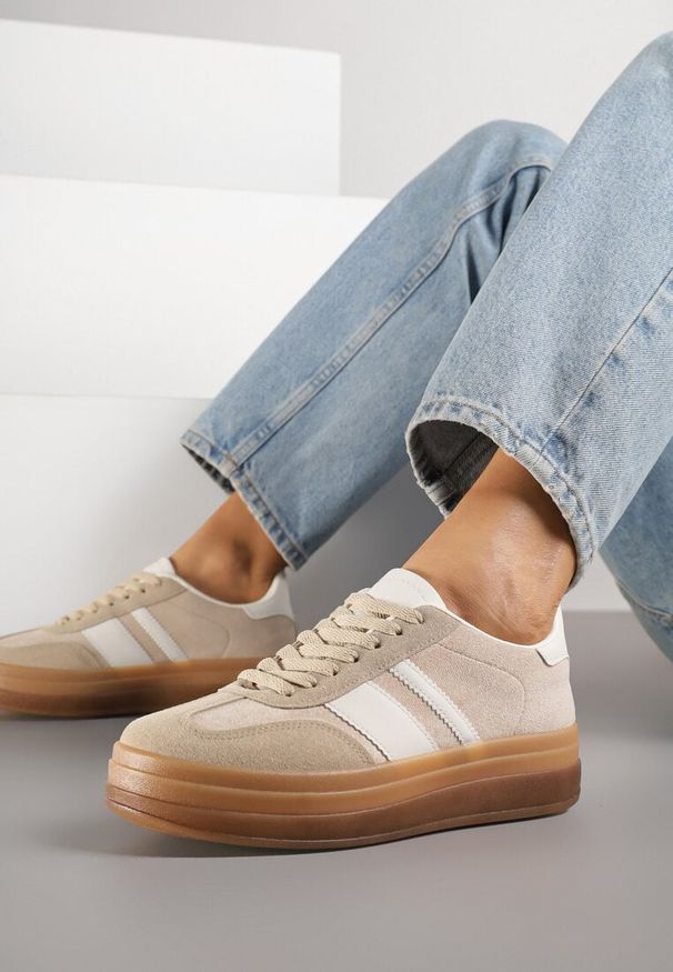 Born2be - Ciemnobeżowe Płaskie Sneakersy Ozdobione Paskami Norili. Nosek buta: okrągły. Zapięcie: pasek. Kolor: beżowy. Wzór: aplikacja. Obcas: na obcasie. Wysokość obcasa: niski