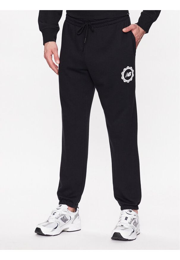 New Balance Spodnie dresowe MP31902 Czarny Regular Fit. Kolor: czarny. Materiał: bawełna, dresówka, syntetyk