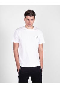Les Hommes T-shirt "Typography" | UHT214 700P | Typography T-Shirt | Mężczyzna | Czarny, Biały. Okazja: na co dzień. Kolor: biały, wielokolorowy, czarny. Materiał: bawełna. Wzór: nadruk. Styl: casual #3