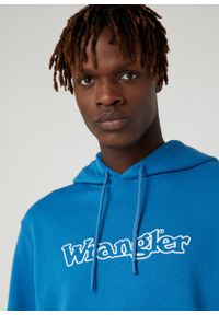 Wrangler - WRANGLER GRAPHIC HOODIE MĘSKA BLUZA Z KAPTUREM LOGO DEEP WATER W674I469F. Typ kołnierza: kaptur #4