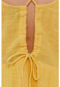 Vero Moda Sukienka kolor żółty mini rozkloszowana. Kolor: żółty. Materiał: tkanina. Długość rękawa: krótki rękaw. Wzór: gładki. Typ sukienki: rozkloszowane. Długość: mini #5
