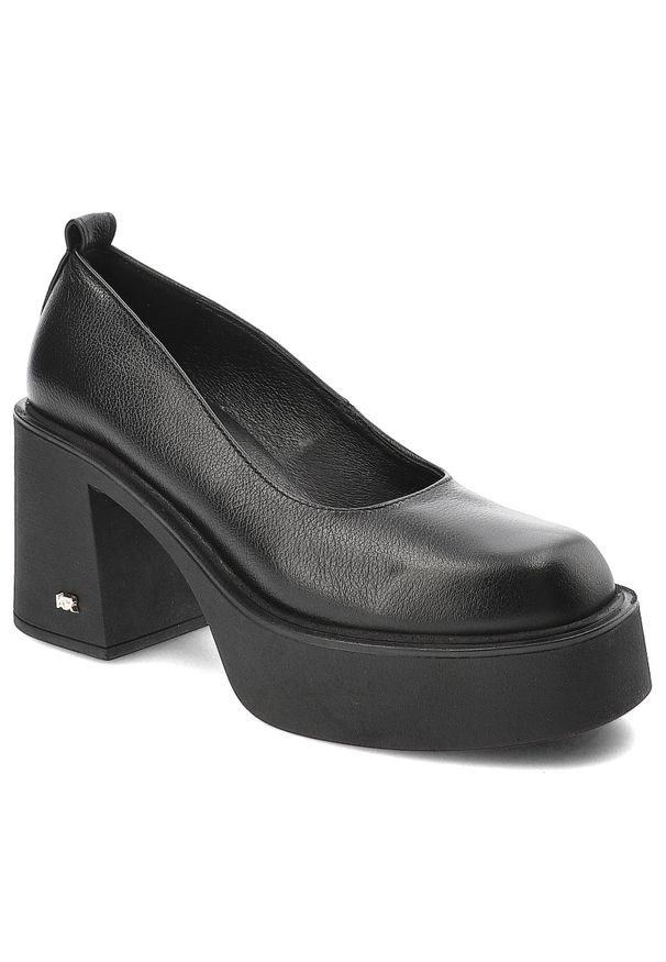 Czarne Półbuty Karino Modne Obuwie Damskie Na Wysokim Obcasie. Okazja: na co dzień. Kolor: czarny. Materiał: skóra. Wzór: grochy. Obcas: na obcasie. Styl: casual, elegancki. Wysokość obcasa: wysoki