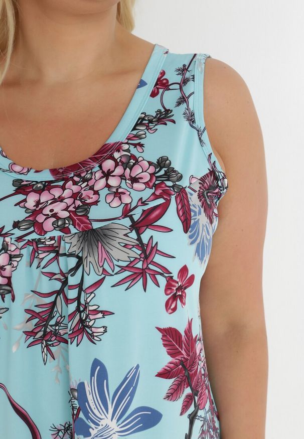 Born2be - Jasnoniebieska Sukienka Sartre. Kolekcja: plus size. Kolor: niebieski. Wzór: kwiaty. Typ sukienki: dla puszystych. Materiał: bawełna, dzianina. Długość rękawa: na ramiączkach. Sezon: lato. Styl: klasyczny. Długość: midi