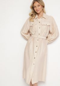 Born2be - Beżowa Wiskozowa Sukienka o Koszulowym Kroju z Paskiem z Klamrą i Kieszeniami Lisavianna. Okazja: do pracy, na co dzień, na spotkanie biznesowe. Kolor: beżowy. Materiał: wiskoza. Długość rękawa: długi rękaw. Typ sukienki: koszulowe. Styl: klasyczny, casual, elegancki, biznesowy #4