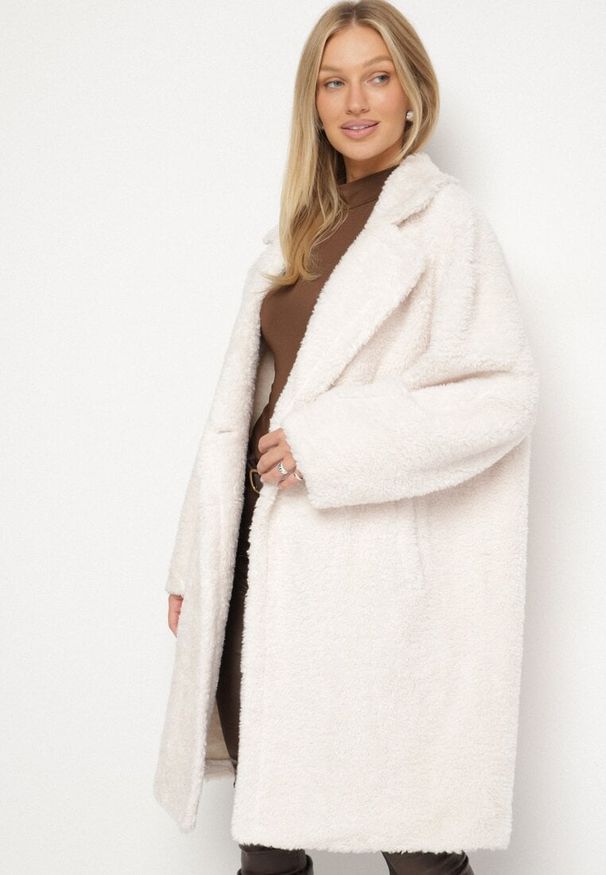 Born2be - Biały Dwurzędowy Płaszcz Teddy o Fasonie Oversize Anerre. Typ kołnierza: golf. Kolor: biały. Materiał: dzianina, jeans, wełna. Styl: elegancki