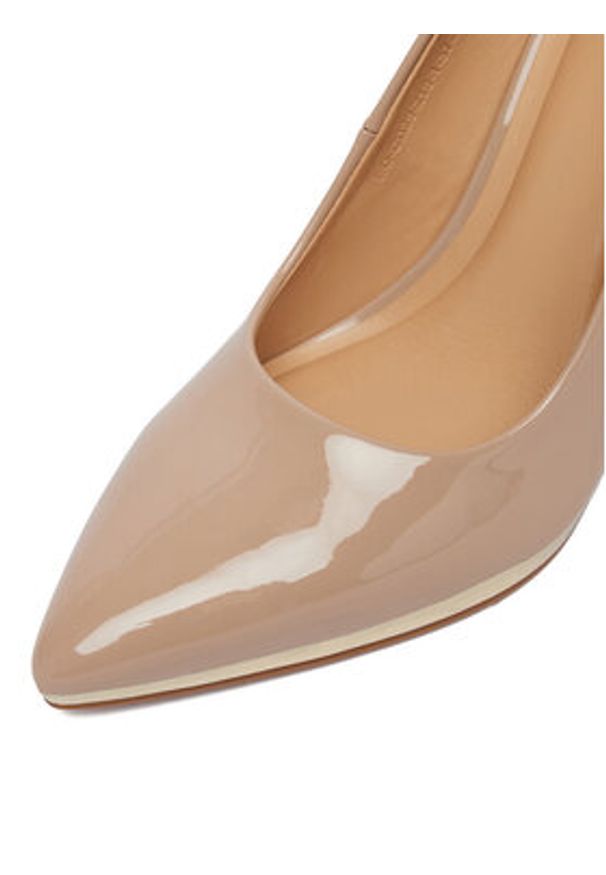 Nine West Szpilki EO-CD25-218-1 Beżowy. Kolor: beżowy. Materiał: materiał. Obcas: na szpilce