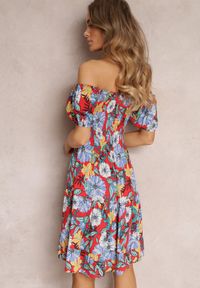 Renee - Czerwona Sukienka Mini z Hiszpańskim Dekoltem w Kwiatowy Wzór z Wiskozy Skygaze. Typ kołnierza: dekolt hiszpanka. Kolor: czerwony. Materiał: wiskoza. Długość rękawa: krótki rękaw. Wzór: kwiaty. Sezon: lato. Długość: mini #4