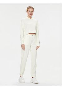 Guess Spodnie dresowe Aislin V4RB01 KC2T0 Biały Regular Fit. Kolor: biały. Materiał: syntetyk #4