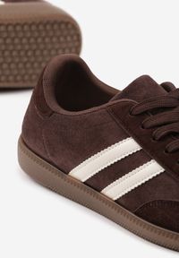 Born2be - Brązowe Buty Sportowe Sneakersy z Paskami z Boku Nalovelle. Okazja: na co dzień. Zapięcie: pasek. Kolor: brązowy. Materiał: jeans #3
