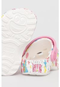 Coqui Klapki dziecięce kolor biały. Nosek buta: okrągły. Kolor: biały. Materiał: guma, materiał