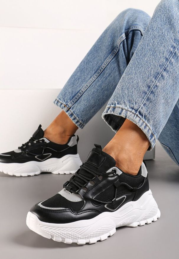 Born2be - Czarno-Szare Sneakersy z Dekoracyjną Sznurówką Wokół Cholewki Nebissa. Kolor: czarny. Szerokość cholewki: normalna