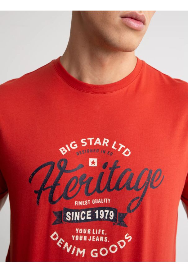 Big-Star - Koszulka męska z nadrukiem czerwona Jaman 704. Okazja: na co dzień. Kolor: czerwony. Materiał: bawełna. Wzór: nadruk. Styl: retro, klasyczny, casual