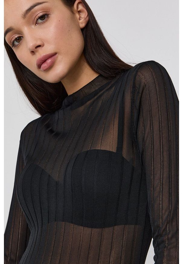 Guess Sweter damski kolor czarny z półgolfem. Kolor: czarny. Materiał: materiał, dzianina. Długość rękawa: długi rękaw. Długość: długie
