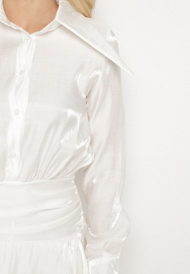 Born2be - Biała Sukienka z Wiskozy o Koszulowym Kroju z Falbankami Liova. Typ kołnierza: kołnierz z falbankami. Kolor: biały. Materiał: wiskoza. Typ sukienki: koszulowe