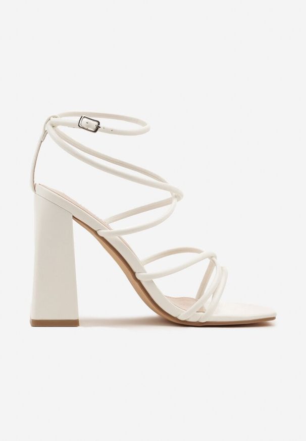 Born2be - Białe Sandały na Obcasie z Kwadratowym Noskiem Telliviel. Okazja: na co dzień. Zapięcie: sprzączka. Kolor: biały. Obcas: na obcasie. Styl: casual. Wysokość obcasa: średni