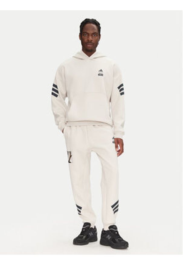 Adidas - adidas Spodnie dresowe Star Wars The Mandalorian™ JI5723 Beżowy Regular Fit. Kolor: beżowy. Materiał: syntetyk. Wzór: motyw z bajki