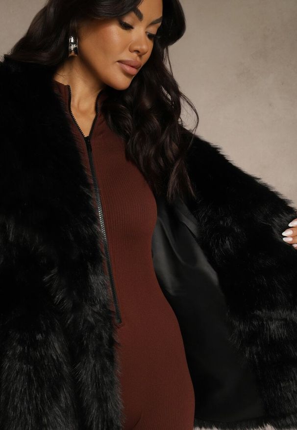 Renee - Czarna Dwurzędowa Kurtka Futerko Oversize Nenalla. Okazja: na co dzień. Kolor: czarny. Materiał: futro. Styl: casual