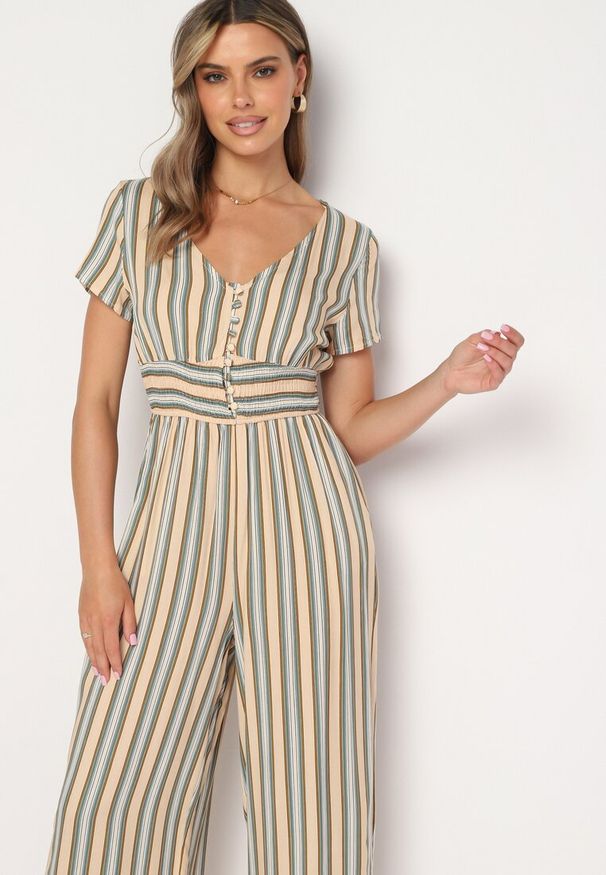 Born2be - Beżowy Wiskozowy Kombinezon z Guzikami przy Dekolcie i Elastyczną Gumką w Talii Tinaleias. Okazja: na co dzień, do pracy. Kolor: beżowy. Materiał: wiskoza. Długość: długie. Wzór: aplikacja. Styl: klasyczny, casual