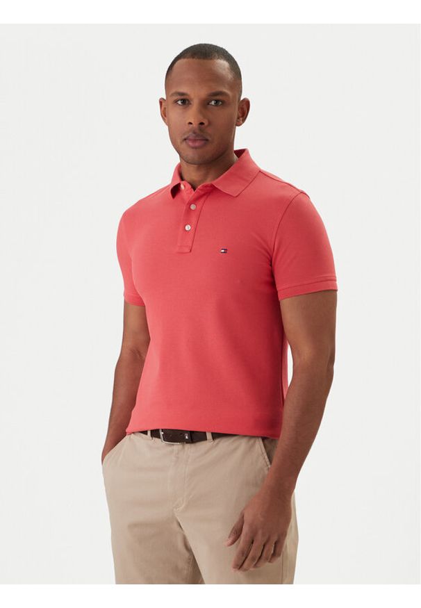 TOMMY HILFIGER - Tommy Hilfiger Polo 1985 MW0MW17771 Koralowy Slim Fit. Typ kołnierza: polo. Kolor: pomarańczowy. Materiał: bawełna