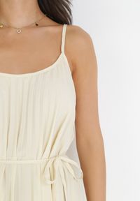 Born2be - Jasnobeżowa Plisowana Sukienka Midi ze Sznurkiem w Talii Eidas. Kolor: beżowy. Materiał: tkanina, materiał. Długość rękawa: na ramiączkach. Sezon: lato. Długość: midi #5