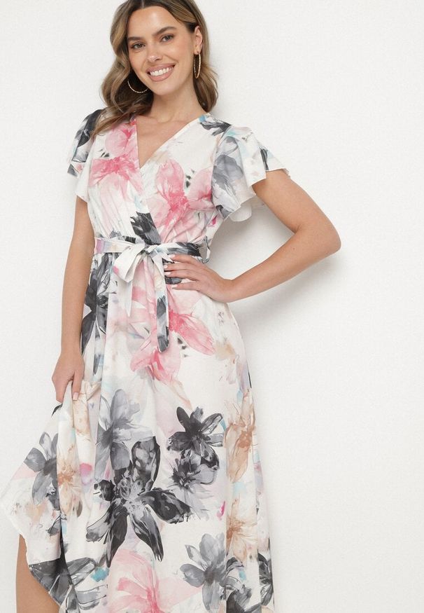 Born2be - Biało-Czarna Sukienka w Kwiaty o Kopertowym Kroju z Wiązanym Paskiem Redanae. Okazja: na co dzień. Kolor: czarny. Wzór: kwiaty. Typ sukienki: kopertowe. Styl: casual, elegancki