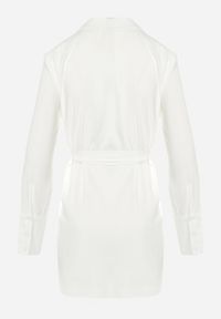 Born2be - Biała Klasyczna Sukienka Kopertowa z Rozszerzanymi Rękawami i Paskiem Arlevi. Kolor: biały. Typ sukienki: kopertowe. Styl: klasyczny #3