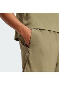 Adidas - adidas Szorty sportowe Essentials Small Logo Chelsea JF1113 Zielony Regular Fit. Kolor: zielony. Materiał: syntetyk. Styl: sportowy #2