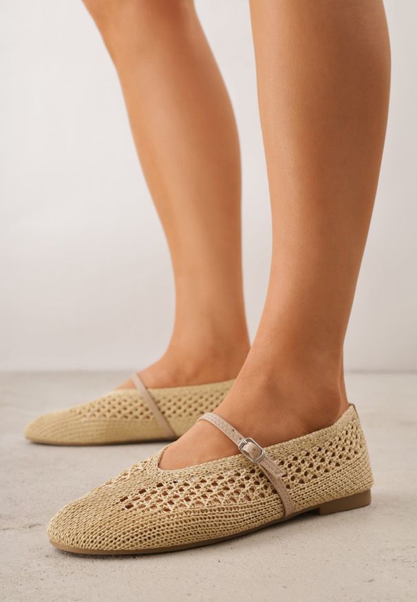 Born2be - Ciemnobeżowe Balerinki VICES z Plecioną Cholewką i Paskiem z Klamerką Nesaphise. Okazja: na co dzień. Zapięcie: pasek. Kolor: beżowy. Materiał: jeans, len. Szerokość cholewki: normalna. Styl: boho, wakacyjny, casual, klasyczny