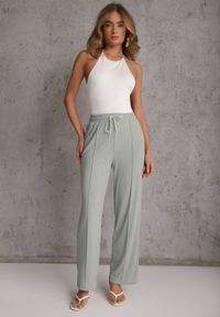 Renee - Zielone Prążkowane Spodnie High Waist z Szerokimi Nogawkami Ginorria. Stan: podwyższony. Kolor: zielony. Materiał: prążkowany. Długość: krótkie. Sezon: lato #4