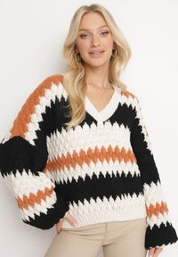 Born2be - Beżowy Sweter Oversize z Ozdobnym Wzorem Dzianiny Mexio. Kolor: beżowy. Materiał: dzianina. Długość: długie #6