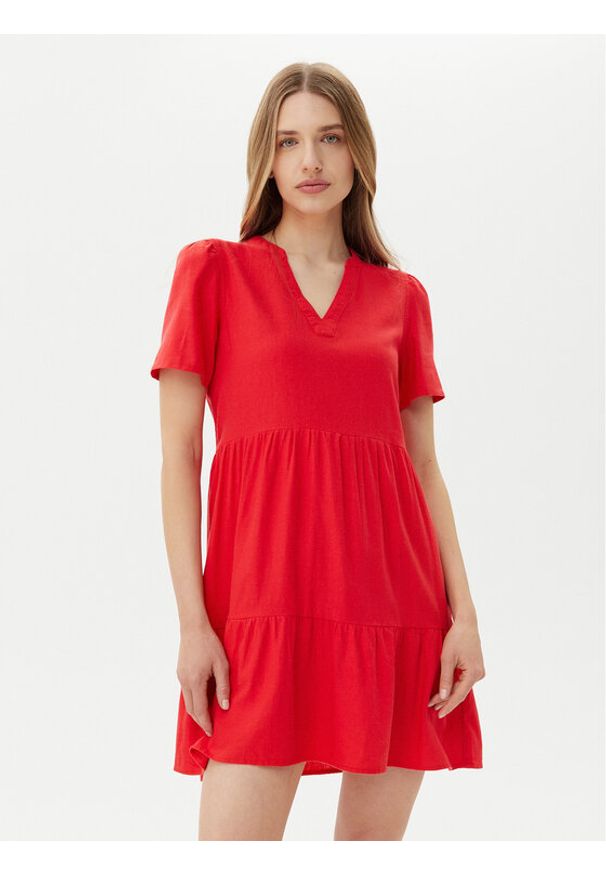 only - ONLY Sukienka letnia Tiri-Caro 15310970 Czerwony Regular Fit. Kolor: czerwony. Materiał: wiskoza. Sezon: lato