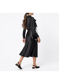Czółenka damskie S.Barski, cholewka ze skóry naturalnej zamszowej elegancki fason slingback niski stabilny obcas, czarne, CR61-3050. Okazja: na spotkanie biznesowe. Zapięcie: klamry. Kolor: czarny. Materiał: zamsz, skóra. Szerokość cholewki: normalna. Obcas: na obcasie. Styl: elegancki. Wysokość obcasa: średni #4