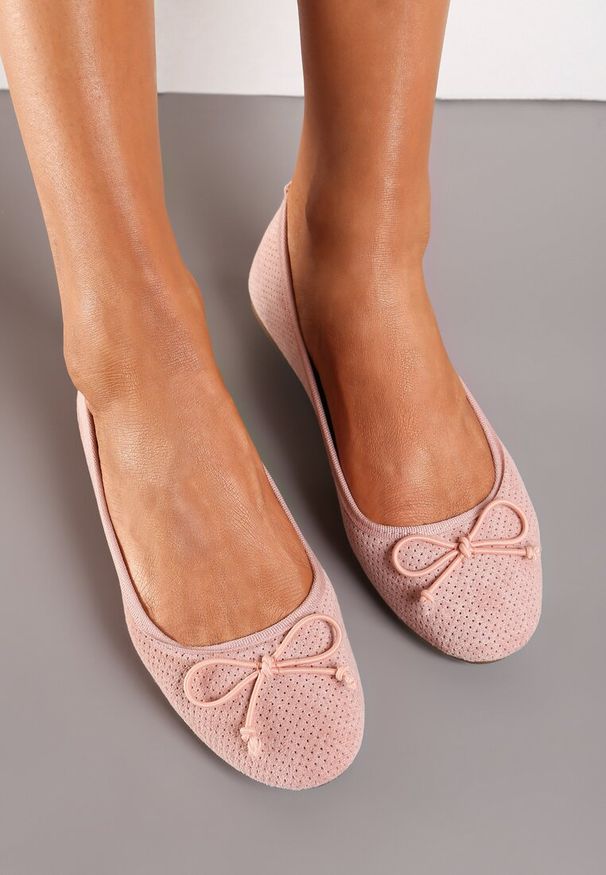 Born2be - Różowe Balerinki Azulenn. Okazja: na imprezę. Nosek buta: okrągły. Zapięcie: bez zapięcia. Kolor: różowy. Obcas: na obcasie. Wysokość obcasa: niski