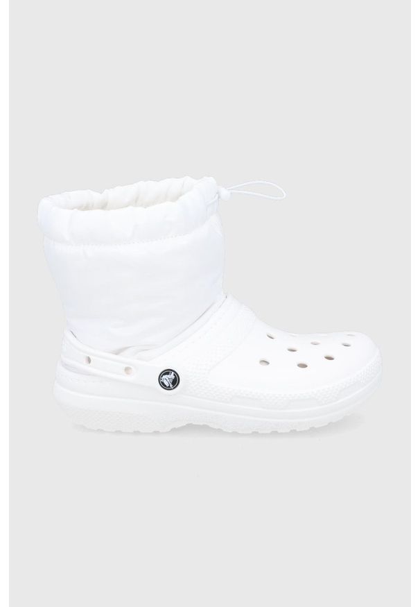Crocs śniegowce Classic Lined Neo Puff Boot kolor biały 206630. Nosek buta: okrągły. Kolor: biały. Materiał: guma. Obcas: na obcasie. Wysokość obcasa: niski