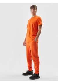 4f - Spodnie dresowe joggery męskie - pomarańczowe. Kolor: pomarańczowy. Materiał: dresówka #1