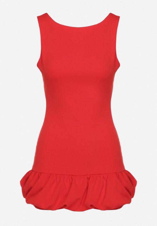 Born2be - Czerwony Taliowany Kombinezon Ozdobiony Falbanką Semiriela. Okazja: na co dzień. Kolor: czerwony. Wzór: aplikacja. Styl: casual, klasyczny