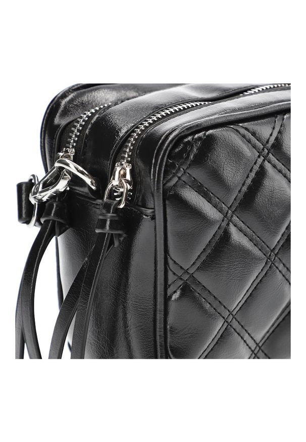 Torebka damska Filippo, pikowana z podwójną komorą na zamek, czarna, TD03354/22 BK. Kolor: czarny. Wzór: aplikacja. Materiał: pikowane. Styl: elegancki, wizytowy