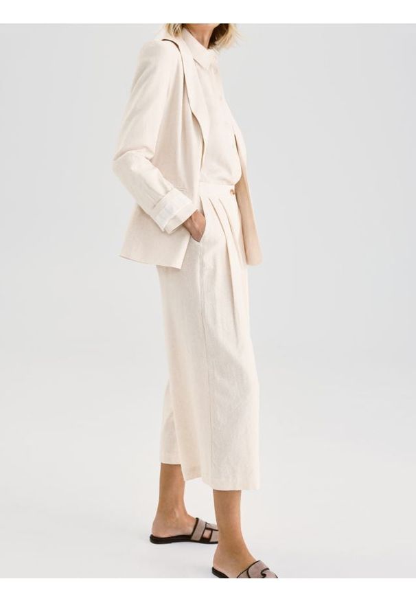 Reserved - Spodnie culotte z lnem - beżowy. Kolor: beżowy. Materiał: len