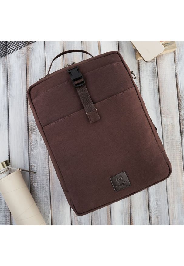 Plecak na laptopa PAOLO PERUZZI T-93-BR brązowy. Kolor: brązowy. Materiał: materiał