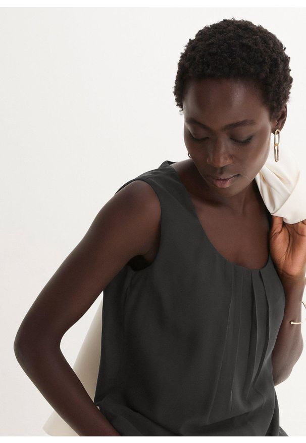 bonprix - Top bez rękawów. Kolor: czarny, niebieski. Długość rękawa: bez rękawów. Styl: elegancki