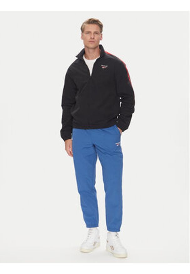 Reebok Kurtka przejściowa 100215495 Czarny Regular Fit. Kolor: czarny. Materiał: syntetyk