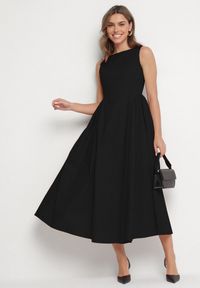 Born2be - Czarna Sukienka Bawełniana o Rozkloszowanym Fasonie z Dekoltem Łódką i Kieszeniami Elenira. Typ kołnierza: dekolt w łódkę. Kolor: czarny. Materiał: bawełna. Typ sukienki: rozkloszowane. Styl: elegancki #4