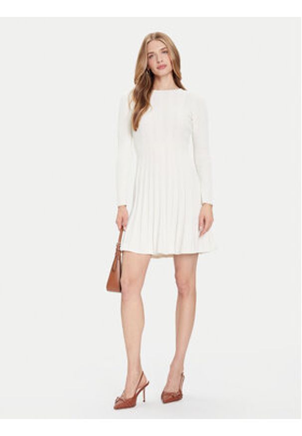 Guess Sukienka dzianinowa W5BK79 Z3902 Beżowy Regular Fit. Kolor: beżowy. Materiał: syntetyk