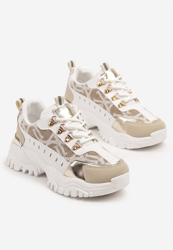 Born2be - Biało-Beżowe Streetwearowe Sneakersy na Grubej Podeszwie z Tłoczeniami Goniswen. Okazja: na co dzień. Kolor: biały. Materiał: jeans. Wzór: aplikacja. Obcas: na platformie