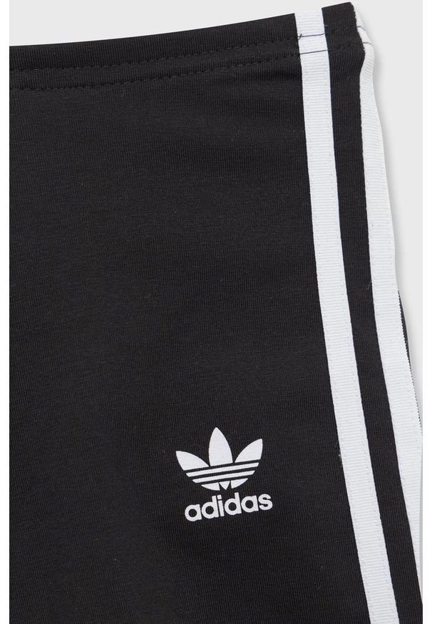 adidas Originals szorty dziecięce kolor czarny z aplikacją. Kolor: czarny. Materiał: bawełna. Wzór: aplikacja