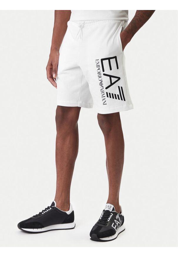 EA7 Emporio Armani Szorty sportowe 7M001414 AF22266 U0002 Biały Regular Fit. Kolor: biały. Materiał: bawełna. Styl: sportowy